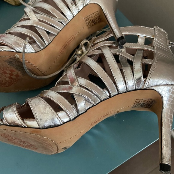 Vince Camuto silver lace up heels size 5.5/6 - Picture 5 of 7